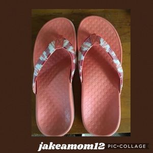 Vionic flip flops